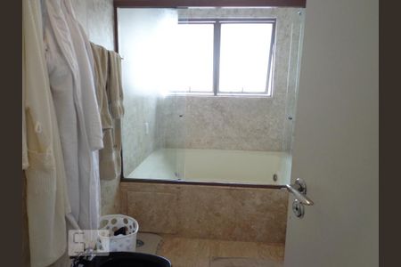 Apartamento à venda com 306m², 3 quartos e 6 vagasBanheiro