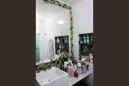 Casa à venda com 200m², 4 quartos e 4 vagasBanheiro da Suíte