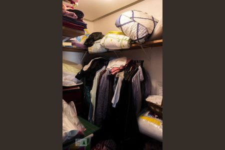 Casa à venda com 200m², 4 quartos e 4 vagasCloset da suíte