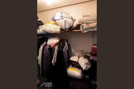 Casa à venda com 200m², 4 quartos e 4 vagasCloset da suíte