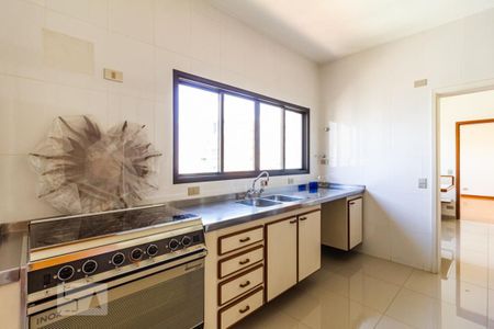 Apartamento à venda com 360m², 4 quartos e 5 vagas Apartamento à venda com 360m², 4 quartos e 5 vagasCozinha