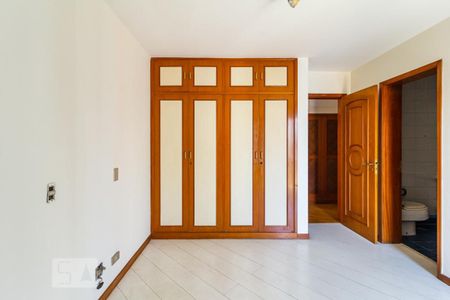 Apartamento à venda com 360m², 4 quartos e 5 vagas Apartamento à venda com 360m², 4 quartos e 5 vagasQuarto