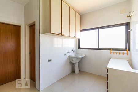 Apartamento à venda com 360m², 4 quartos e 5 vagas Apartamento à venda com 360m², 4 quartos e 5 vagasÁrea de Serviço