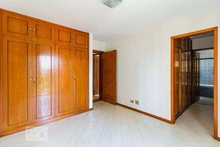 Apartamento à venda com 360m², 4 quartos e 5 vagas Apartamento à venda com 360m², 4 quartos e 5 vagasQuarto