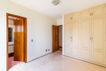 Apartamento à venda com 360m², 4 quartos e 5 vagas Apartamento à venda com 360m², 4 quartos e 5 vagasQuarto