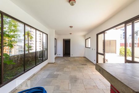 Apartamento à venda com 360m², 4 quartos e 5 vagas Apartamento à venda com 360m², 4 quartos e 5 vagasÁrea Comum