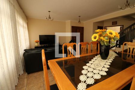 Casa à venda com 370m², 4 quartos e 10 vagasSala