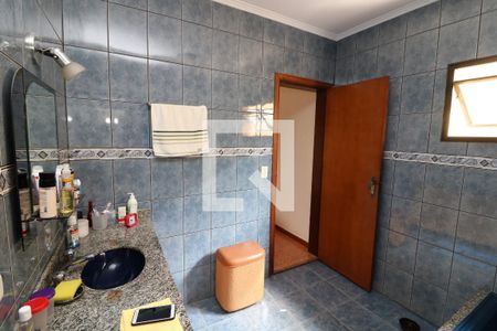 Banheiro suite de casa à venda com 4 quartos, 370m² em Chácara Mafalda, São Paulo