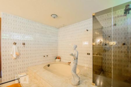 Casa à venda com 260m², 4 quartos e 6 vagasBanheiro 1