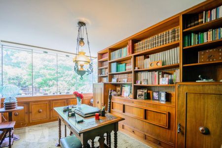 Casa à venda com 260m², 4 quartos e 6 vagasEscritório