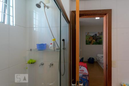 Apartamento à venda com 320m², 3 quartos e 4 vagas Apartamento à venda com 320m², 3 quartos e 4 vagasBanheiro da Suíte 1