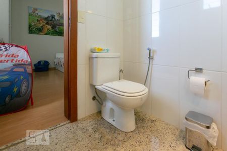 Apartamento à venda com 320m², 3 quartos e 4 vagas Apartamento à venda com 320m², 3 quartos e 4 vagasBanheiro da Suíte 1
