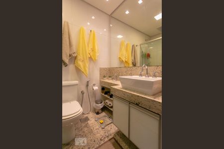 Apartamento à venda com 320m², 3 quartos e 4 vagas Apartamento à venda com 320m², 3 quartos e 4 vagasBanheiro da Suíte 2