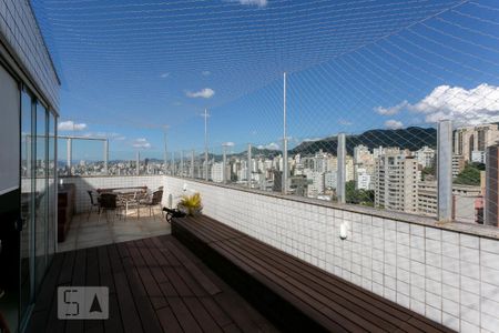 Apartamento à venda com 320m², 3 quartos e 4 vagas Apartamento à venda com 320m², 3 quartos e 4 vagasCobertura