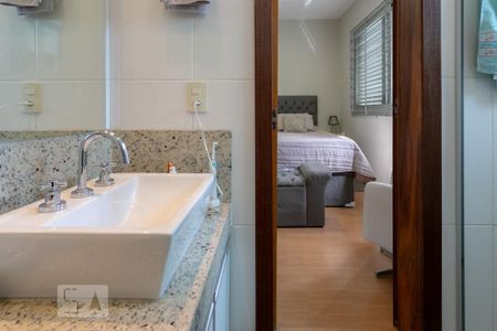 Apartamento à venda com 320m², 3 quartos e 4 vagas Apartamento à venda com 320m², 3 quartos e 4 vagasBanheiro da Suíte 2