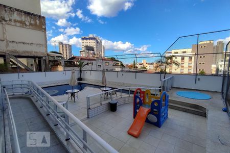 Apartamento à venda com 320m², 3 quartos e 4 vagas Apartamento à venda com 320m², 3 quartos e 4 vagasÁrea comum - Piscina