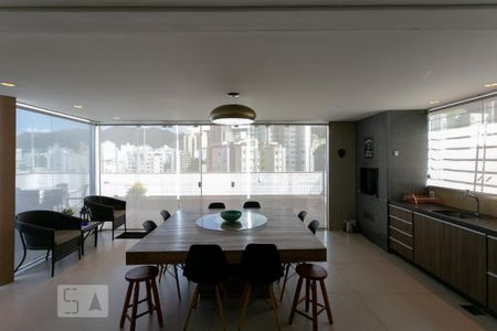 Apartamento à venda com 320m², 3 quartos e 4 vagas Apartamento à venda com 320m², 3 quartos e 4 vagasÁrea Gourmet