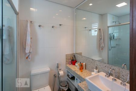 Apartamento à venda com 320m², 3 quartos e 4 vagas Apartamento à venda com 320m², 3 quartos e 4 vagasBanheiro da Suíte 2