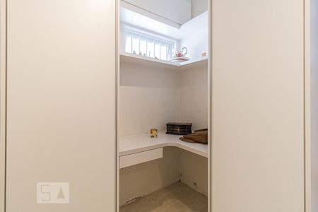 Casa à venda com 280m², 3 quartos e 4 vagasCloset
