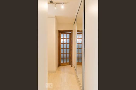 Casa à venda com 280m², 3 quartos e 4 vagasCloset