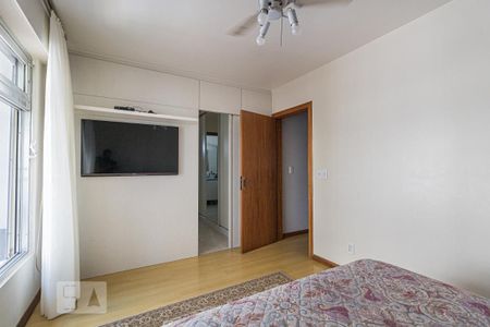 Casa à venda com 280m², 3 quartos e 4 vagasQuarto 1 suite