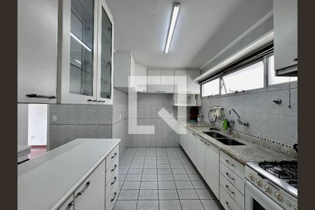Apartamento à venda com 269m², 4 quartos e 2 vagasCozinha