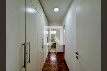 Apartamento à venda com 269m², 4 quartos e 2 vagasCloset Suíte 1