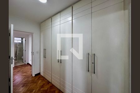 Apartamento à venda com 269m², 4 quartos e 2 vagasCloset Suíte 1
