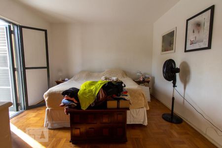 Casa à venda com 212m², 4 quartos e 3 vagas Casa à venda com 212m², 4 quartos e 3 vagasQuarto 3 - Suíte