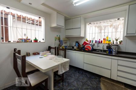 Casa à venda com 212m², 4 quartos e 3 vagas Casa à venda com 212m², 4 quartos e 3 vagasCozinha