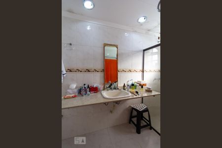 Casa à venda com 212m², 4 quartos e 3 vagas Casa à venda com 212m², 4 quartos e 3 vagasBanheiro Suíte 3