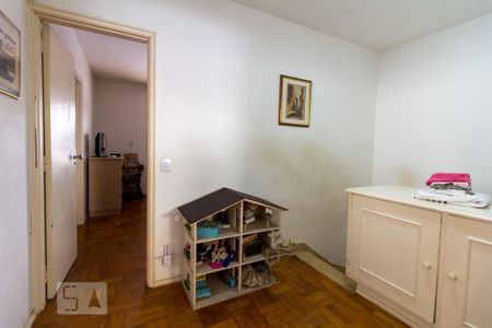 Casa à venda com 212m², 4 quartos e 3 vagas Casa à venda com 212m², 4 quartos e 3 vagasHall Quartos