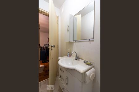 Lavabo de casa à venda com 4 quartos, 212m² em Butantã, São Paulo