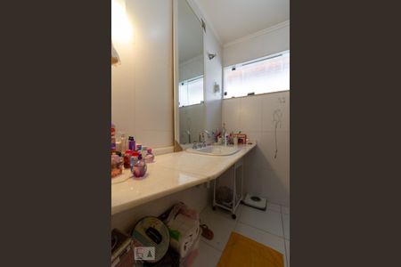 Casa à venda com 212m², 4 quartos e 3 vagas Casa à venda com 212m², 4 quartos e 3 vagasBanheiro Social