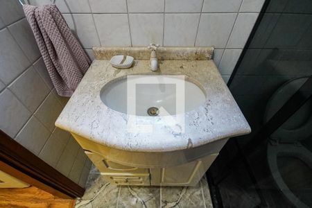 Casa à venda com 104m², 2 quartos e 2 vagasBanheiro quarto suíte 