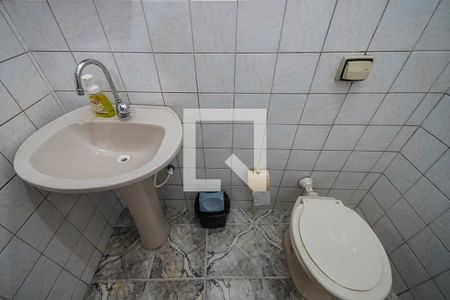 Casa à venda com 104m², 2 quartos e 2 vagasBanheiro de serviço 