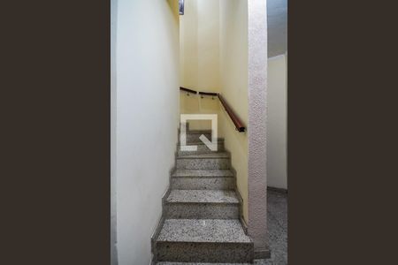 Casa à venda com 104m², 2 quartos e 2 vagasEscada 