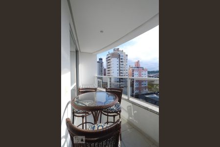 Apartamento para alugar com 75m², 2 quartos e 1 vagaVaranda