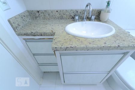 Apartamento para alugar com 75m², 2 quartos e 1 vagaBanheiro da suíte