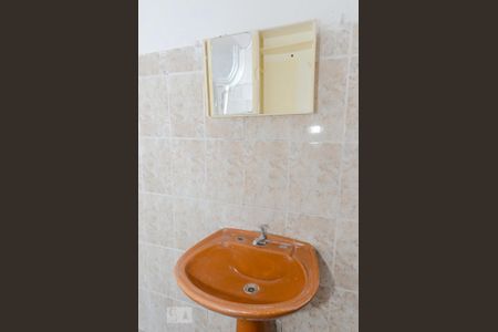 Casa à venda com 80m², 3 quartos e sem vaga Casa à venda com 80m², 3 quartos e sem vagaBanheiro