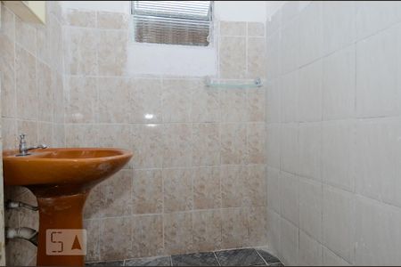 Casa à venda com 80m², 3 quartos e sem vaga Casa à venda com 80m², 3 quartos e sem vagaBanheiro