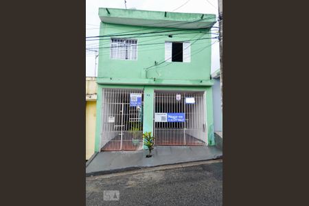 Casa à venda com 80m², 3 quartos e sem vaga Casa à venda com 80m², 3 quartos e sem vagaFachada