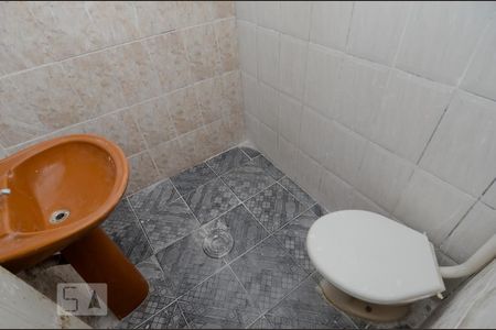 Casa à venda com 80m², 3 quartos e sem vaga Casa à venda com 80m², 3 quartos e sem vagaBanheiro