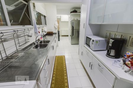 Apartamento à venda com 121m², 3 quartos e 1 vaga Apartamento à venda com 121m², 3 quartos e 1 vagaCozinha