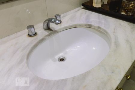 Apartamento à venda com 121m², 3 quartos e 1 vaga Apartamento à venda com 121m², 3 quartos e 1 vagaBanheiro da Suíte 1 Pia