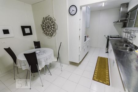 Apartamento à venda com 121m², 3 quartos e 1 vaga Apartamento à venda com 121m², 3 quartos e 1 vagaCozinha