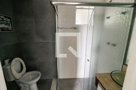 Banheiro de apartamento para alugar com 2 quartos, 52m² em Jardim Monte Alegre, Taboão da Serra