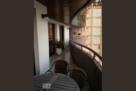 Apartamento à venda com 316m², 5 quartos e 4 vagasVaranda