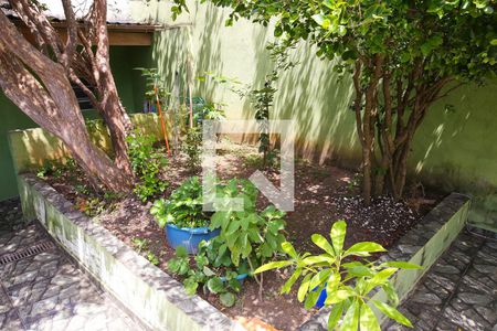 Casa à venda com 200m², 3 quartos e 2 vagas Casa à venda com 200m², 3 quartos e 2 vagasQuintal dos Fundos