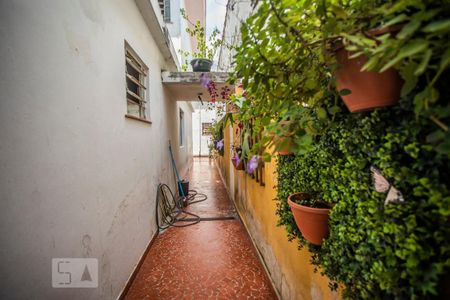 Casa à venda com 250m², 3 quartos e 2 vagasCorredor externo